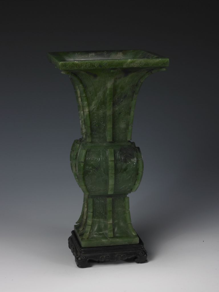 碧玉兽面纹方觚